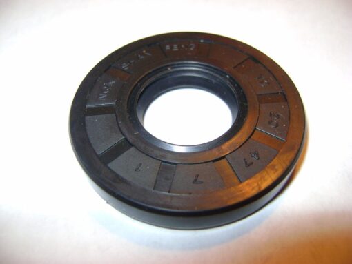 TC 20X47X7 DOUBLE LIPS METRIC OIL / DUST SEAL WITH GARTER SPRING