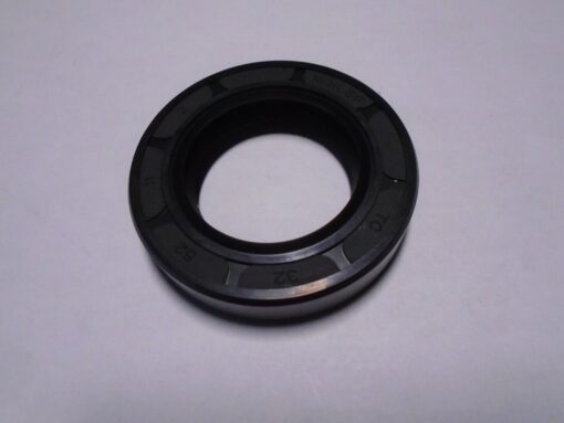 TC 32X52X11 DOUBLE LIPS METRIC OIL / DUST SEAL 32mm X 52mm X 11mm WITH SPRING